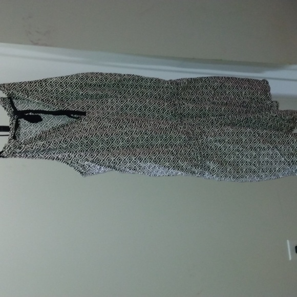 Old Navy women's black and white geometric Romper size Medium Nwot - Picture 14 of 17